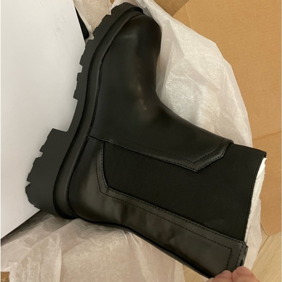 DV by Dolce Vita
DV Dolce Vita Lug Sole
Chelsea Boot Shoes Women Boots size 10 - Picture 3 of 11